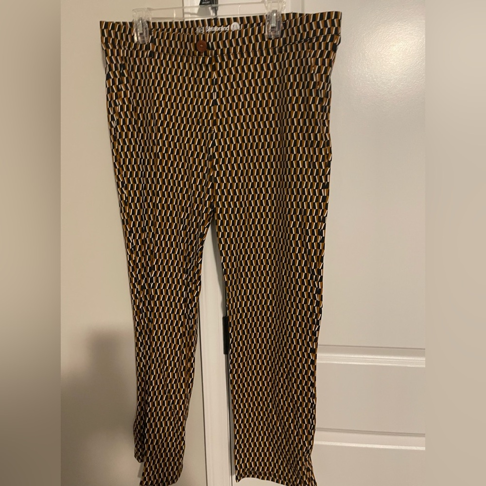 Stylish Betabrand yoga stretch pants. Super comfortable and great for work.